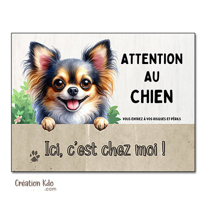 Plaque Attention au Chien Chihuahua Ici, c'est chez moi ! Panneau pelage tricolore poils longs