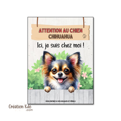 Plaque Attention au Chien Chihuahua Ici, je suis chez moi ! Panneau pelage tricolore poils longs