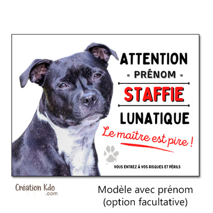 Plaque Attention Staffie lunatique le maître est pire Panneau chien