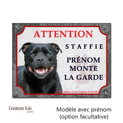 plaque staffie noir chien je monte la garde panneau portail pancarte personnalisé