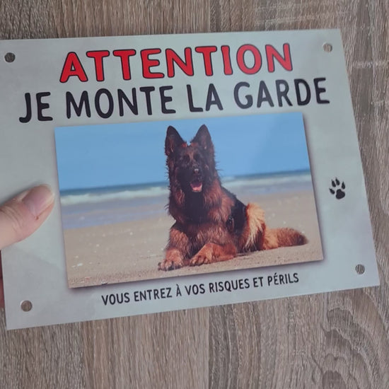 je monte la garde personnalisé panneau portail chien photo