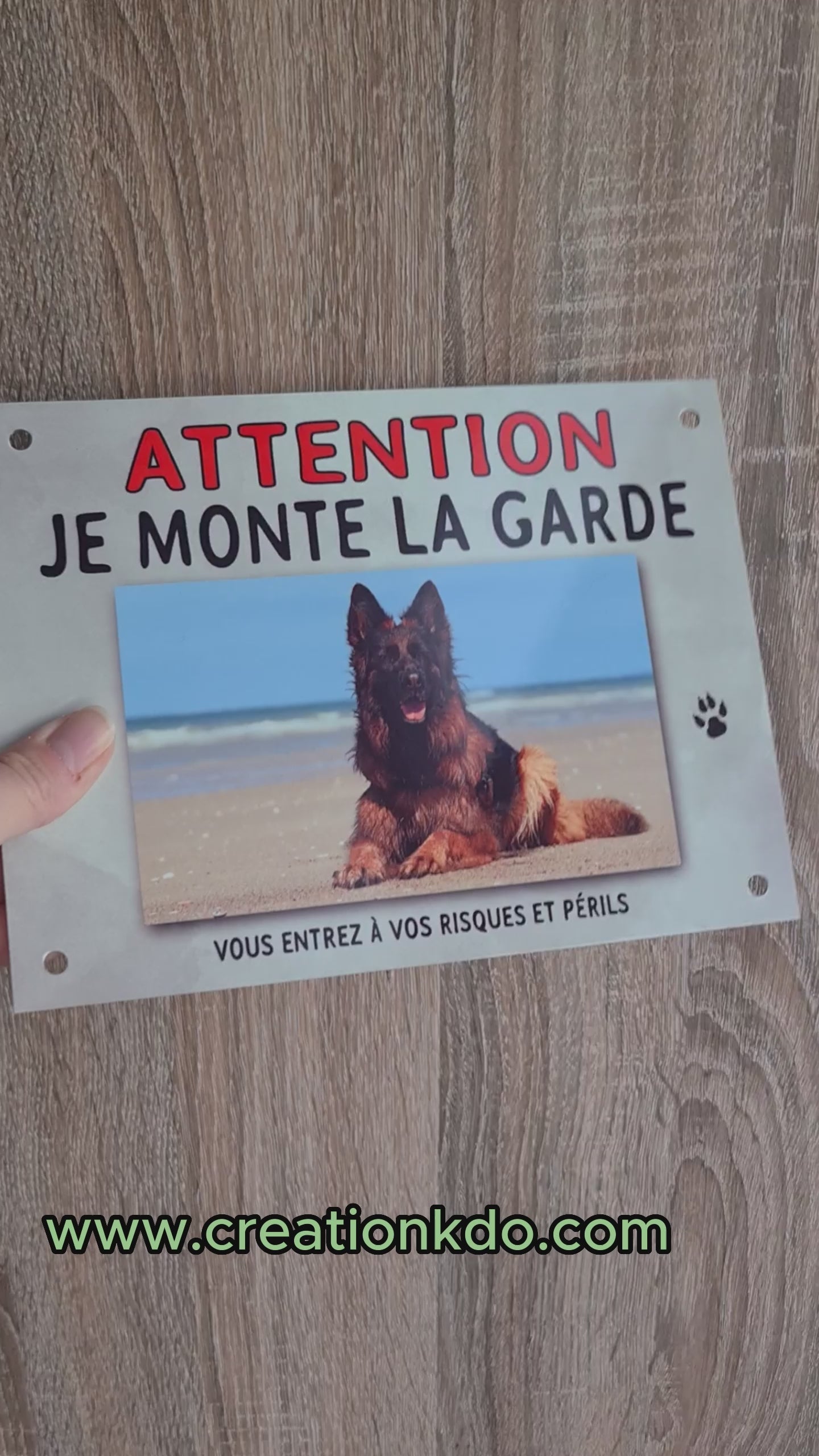je monte la garde personnalisé panneau portail chien photo